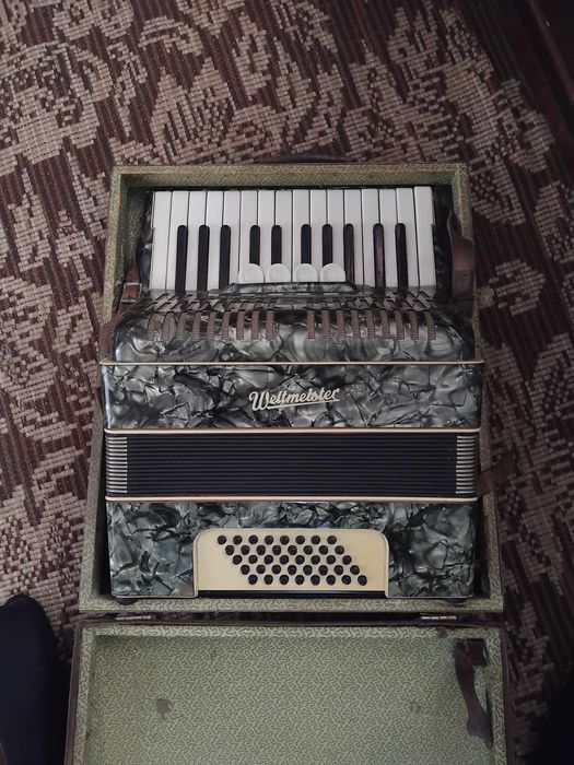 пиано акордеон Weltmeister