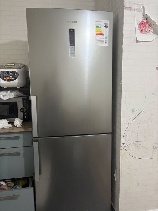 Холодильник в хорошем состоянии