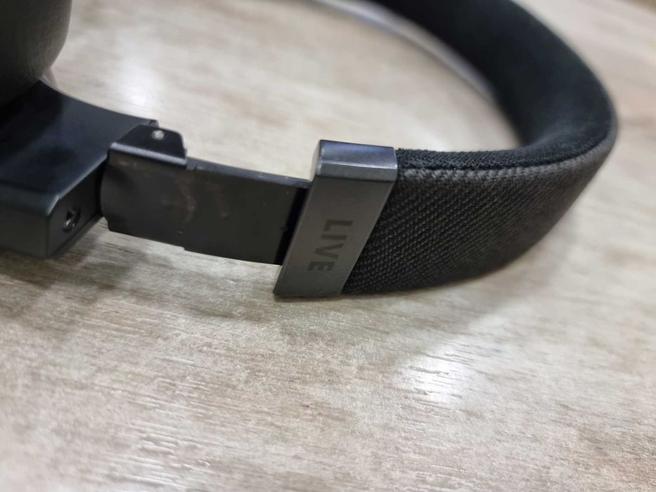 Безжични слушалки JBL LIVE 670NC