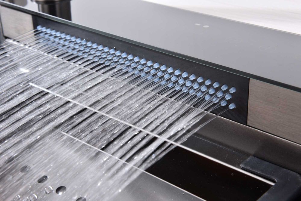 Смарт кухненска мивка със сензорен смесител