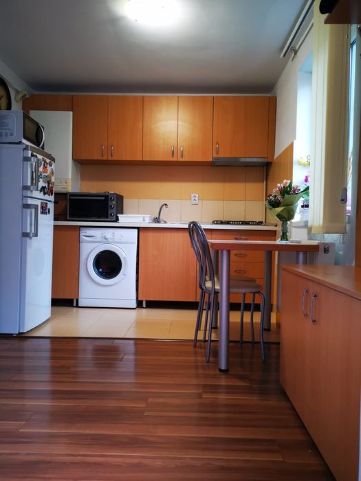 Apartament de închiriat cu curte