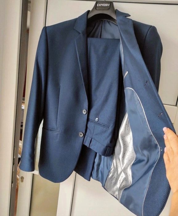 Costum barbati marime 46