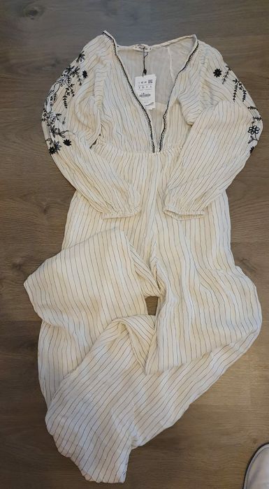 Salopetă noua cu eticheta Pull&Bear