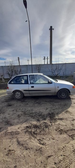 vând suzuki swift 2003