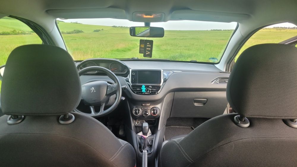 Vând Peugeot 208 1.2 Benzina 2013
