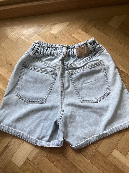 Pantaloni scurti