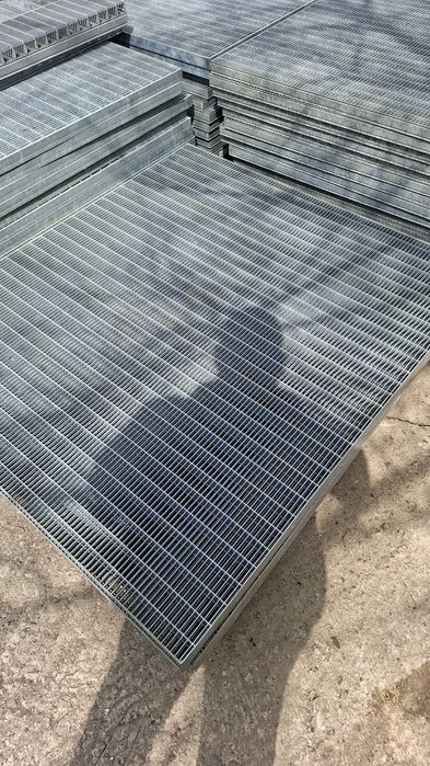 Trepte și grătare galvanizate zincate