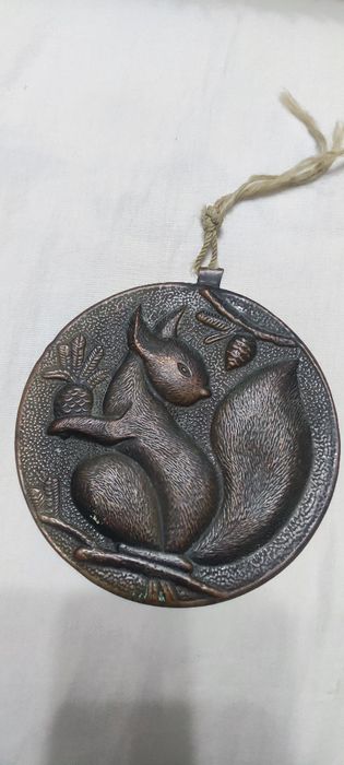 Чеканка пан белочка.