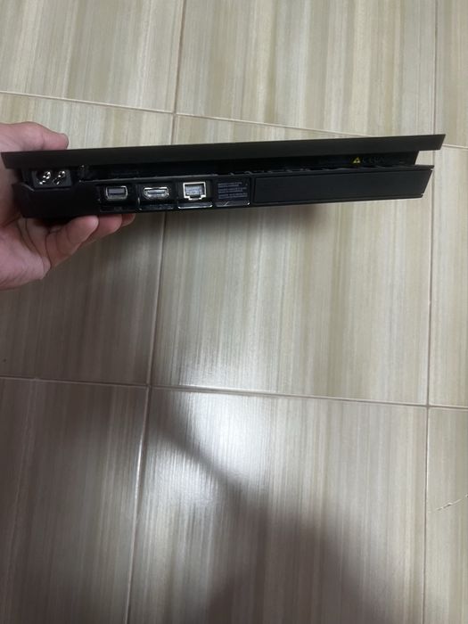 Vand Playstation 4 slim 500gb