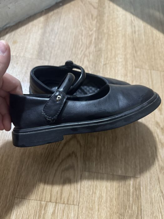 Продам туфли для девочки