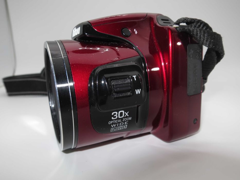 Nikon Coolpix L820 компактен цифров фотоапара с огромен 30х оптичен зум, full-hd видео, дигитална камера, работи отлично и в състояние КАТО НОВА