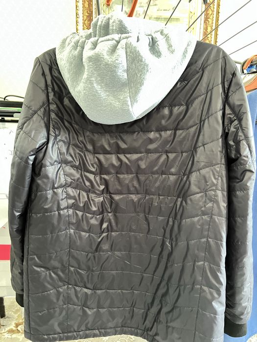 Продам  демисезонную куртку