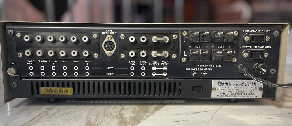 Усилвател SANSUI AU-555