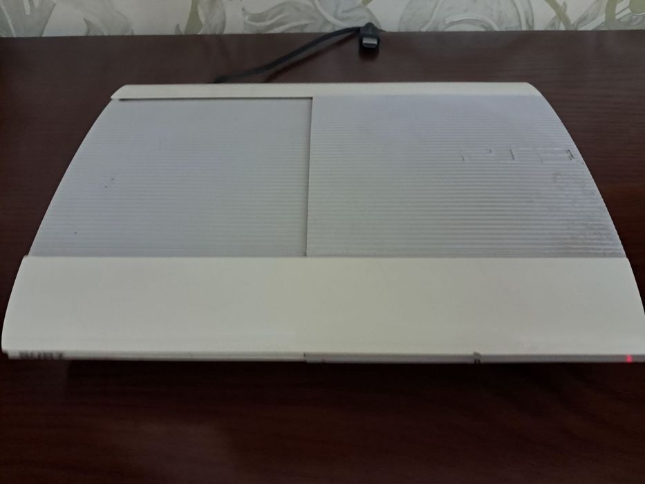 PlayStation 3 в  хорошем состоянии 1 джойстик провод 18 игр