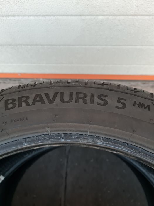 Летни гуми 2 броя BARUM Bravuris5 215 45 R18 дот 4421