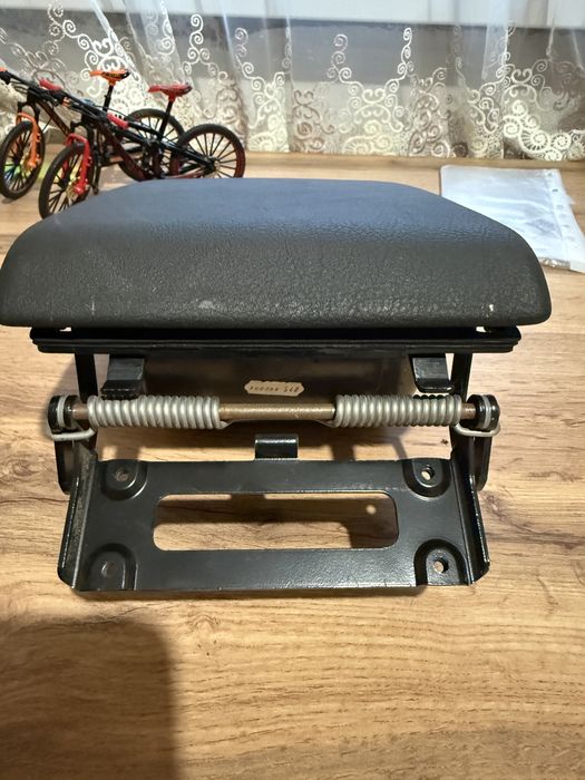 Подлокотник на BMW E38