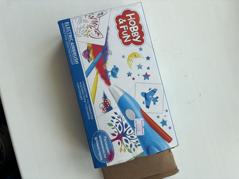 Продам набор для рисования с фломастерами и аэрографом