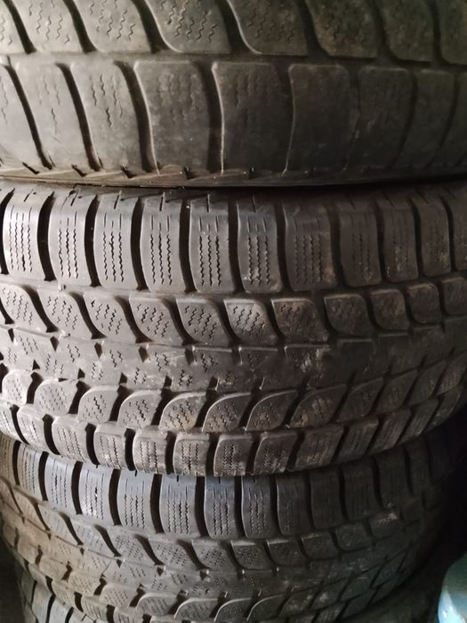 Продам комплект резины 235/60/17