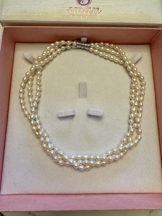 Тройна перлена огърлица в бял цвят