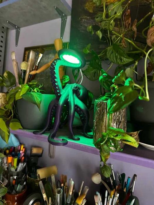 Lampa/veioza in forma de caracatita