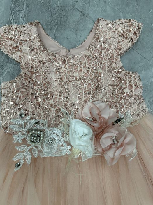 Продаю шикарное платье на девочку