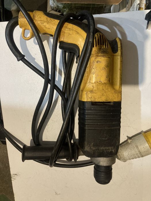 Rotopercutor Dewalt Alimentare 110w cu Defect