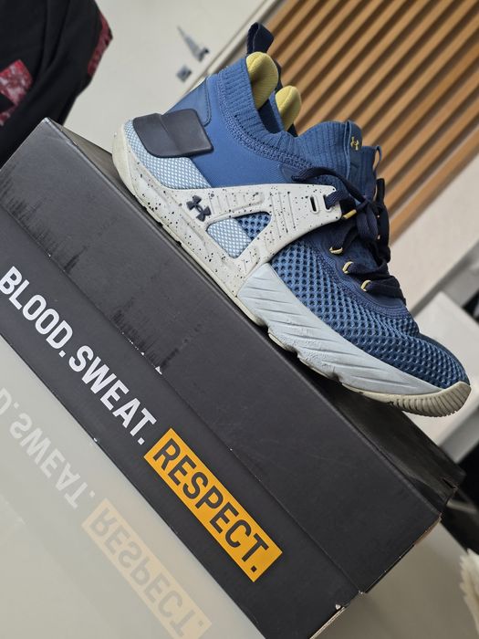 Under Armour 43 -  UA Project Rock 4 Team Rock HOVR