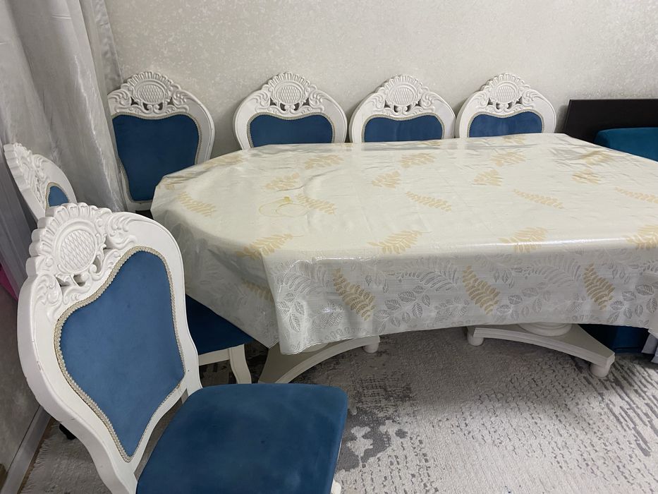 Продам  Стол  стульями