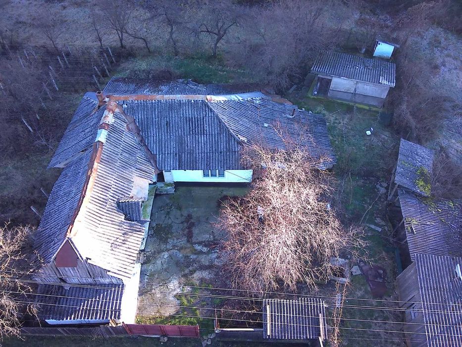 Casă bătrânească + teren 2.000 mp (20 ari) — Șesuri, Bacău