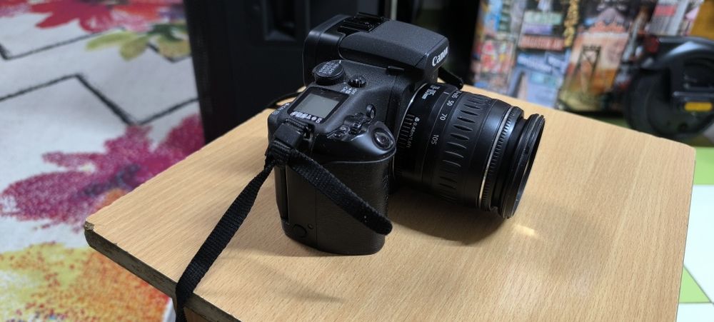 Vând Canon 30 V- Date