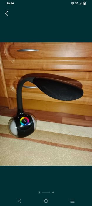 Настольная лампа с блютуз-колонкой