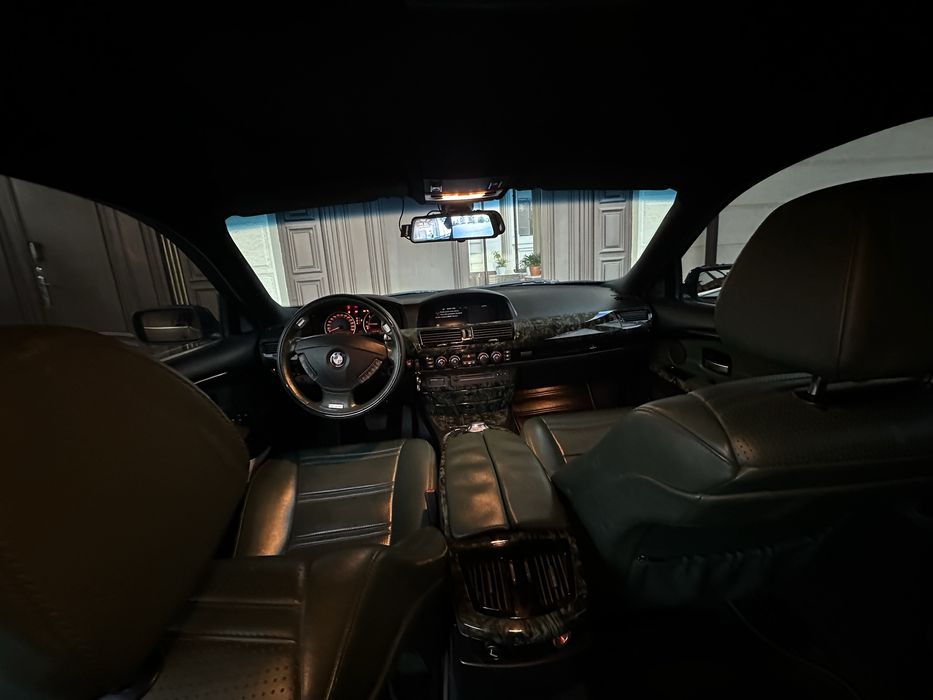 BMW 735i e65 kuzov