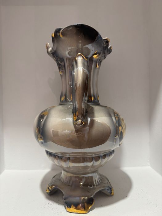 Vază de ceramică