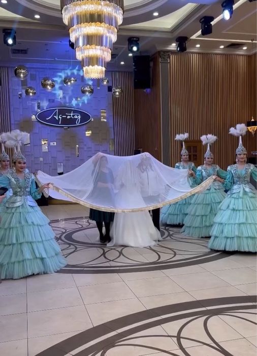 Би кастюмдері сатылады!