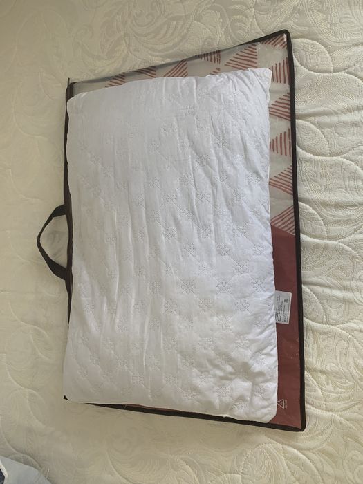 Продам 2 одеяла и подушку