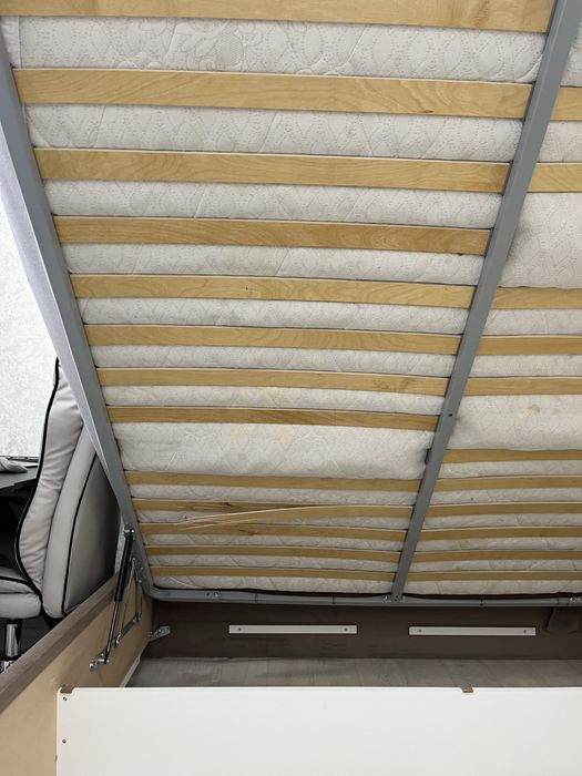 Кровать двуспальная