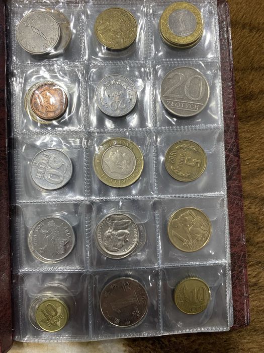 Продам монеты  набор