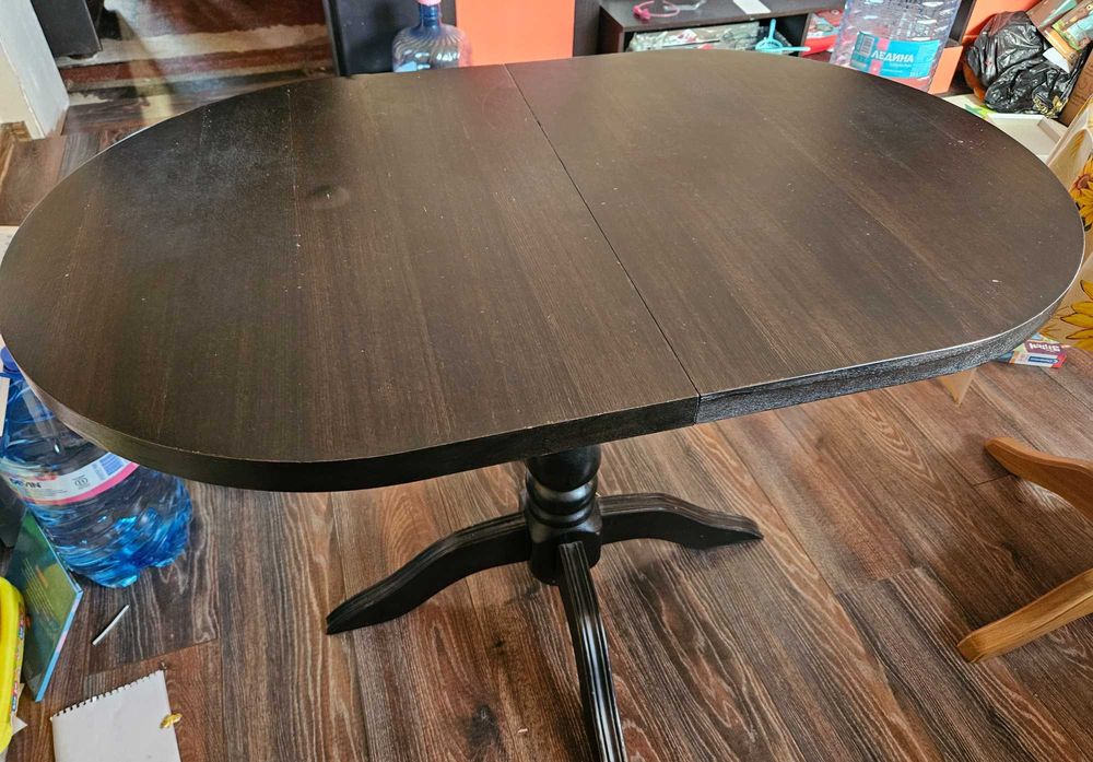 Трапезна масивна маса