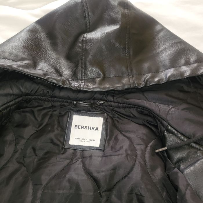 Дамско кожено яке Bershka - модерно, като ново