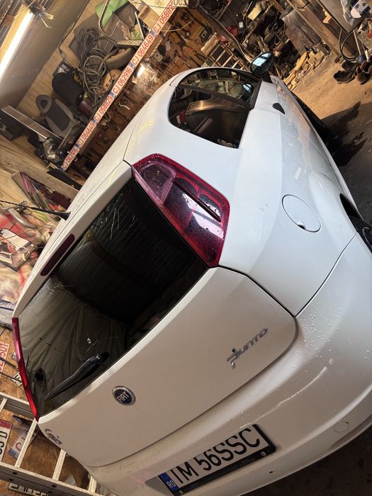 Vand fiat punto .