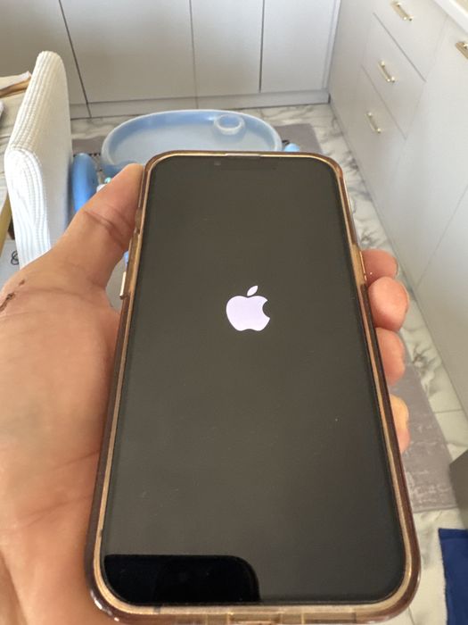 Продам Iphone 13, 2021 года