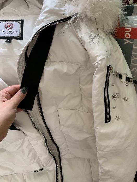 Белый пуховик