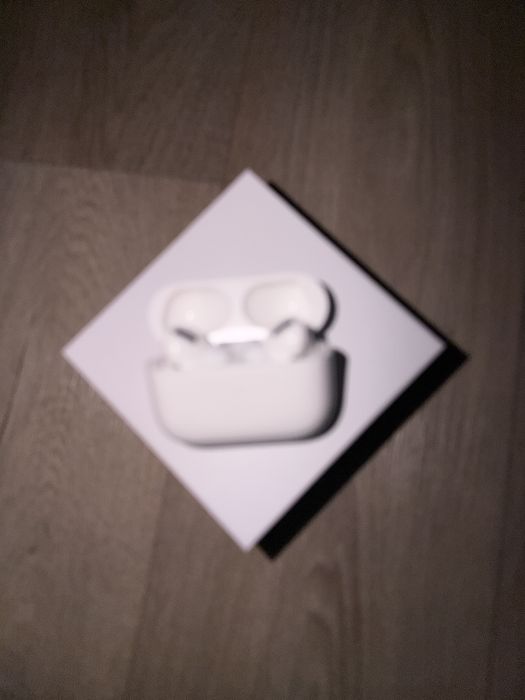 AirPods Pro наушник