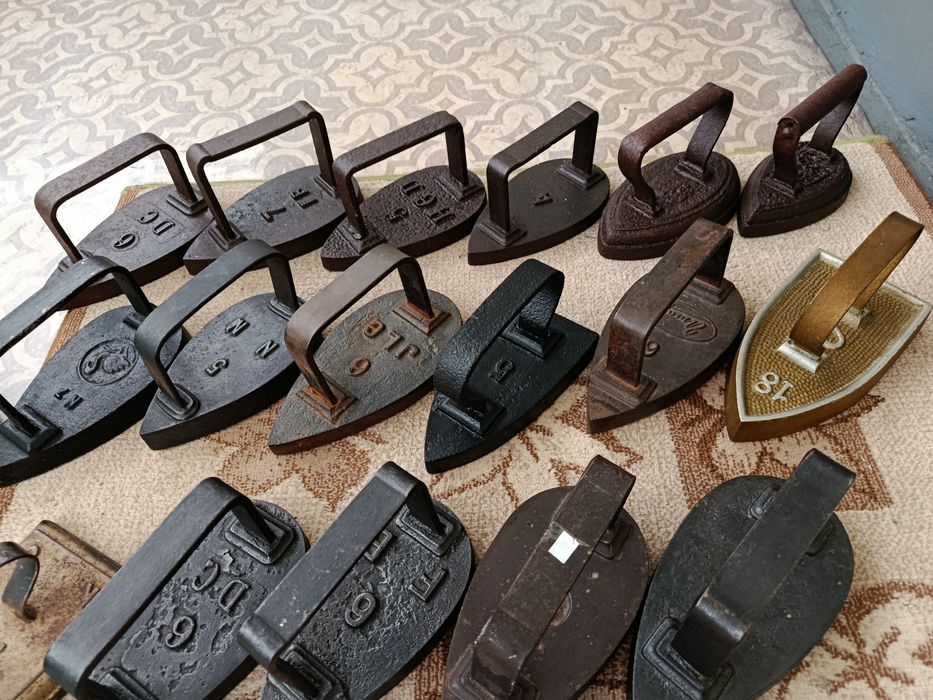 Лот Стари чугунени ютии