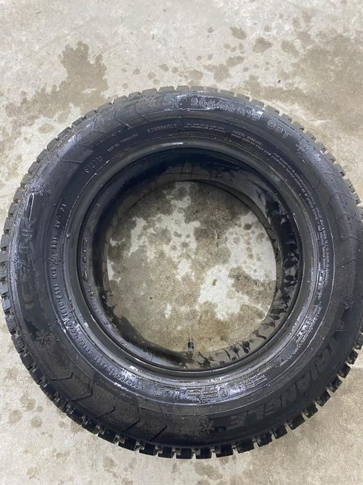 Автошины 2 шт зимние