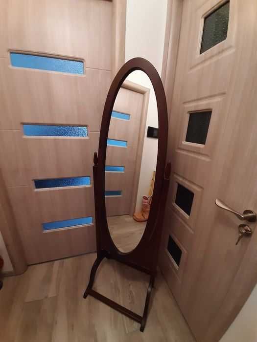 Oglinda vintage cu rama din lemn