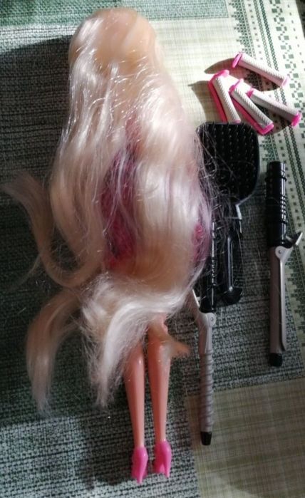 Păpuși Barbie sau gen Barbie