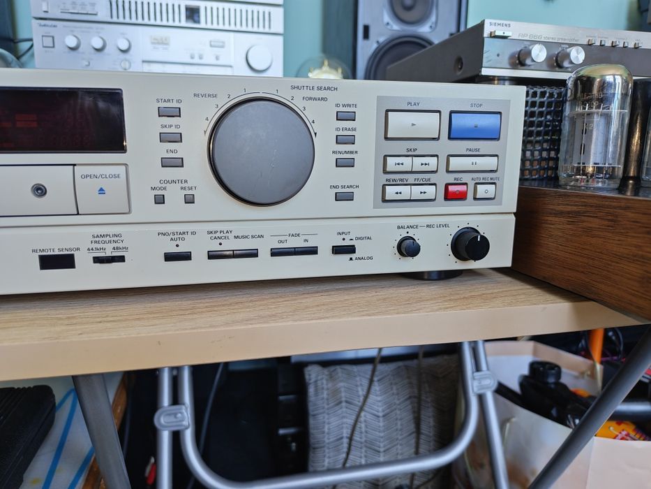 Vând Dat profesional Panasonic
