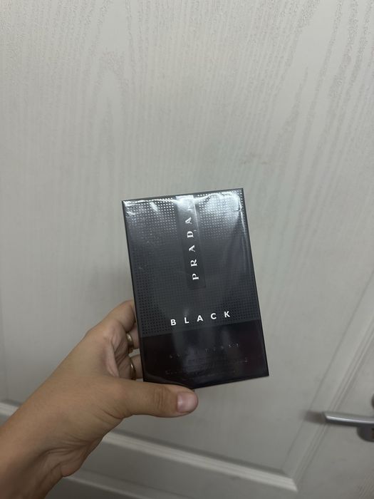 Prada black luna rossa