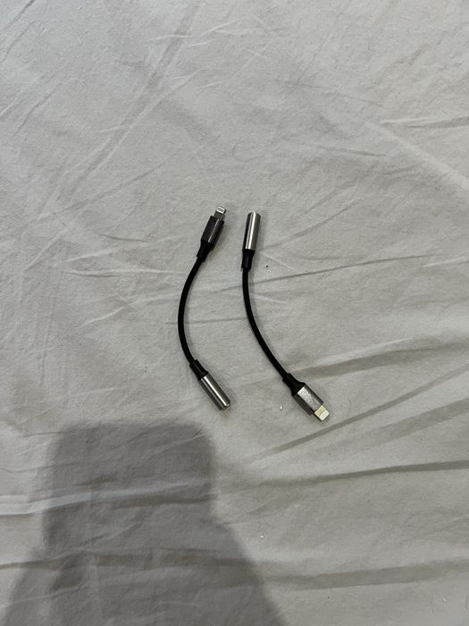 Преходник от АУКС към iPhone